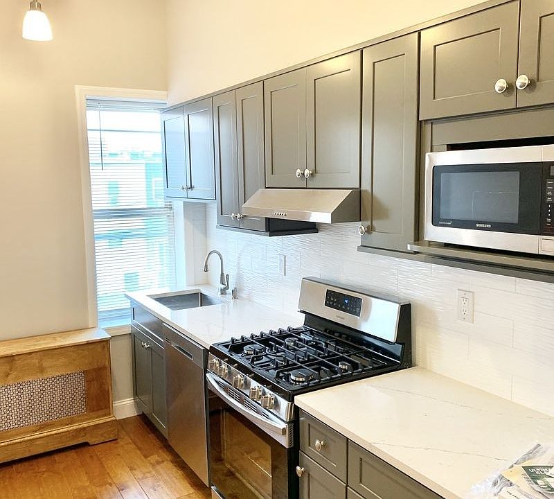 1st image of 3176 44th St #2
