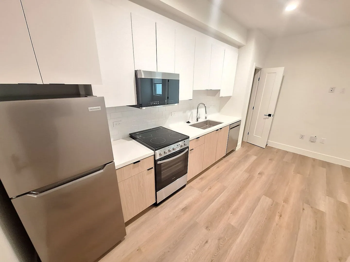 1 bed, 1.0 bath, 455 sqft, $2,585 — Photo 3