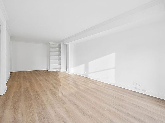 4th image of 245 E 25th St APT 15B