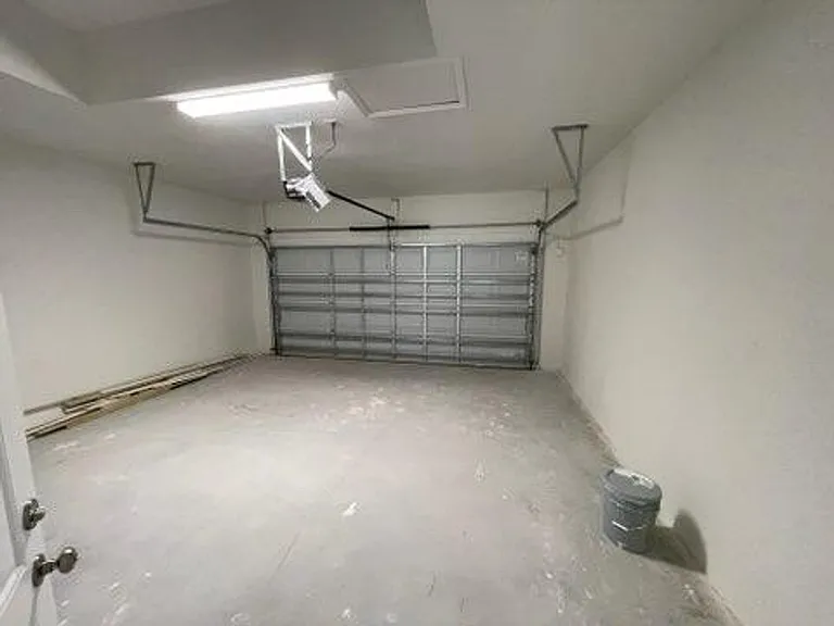 420 Hallmark Ave — Photo 2