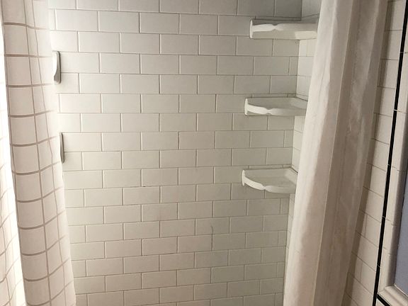 3rd image of 1425 SE 24th Ave APT 102