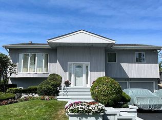 3018 Lonni Ln, Merrick, NY 11566