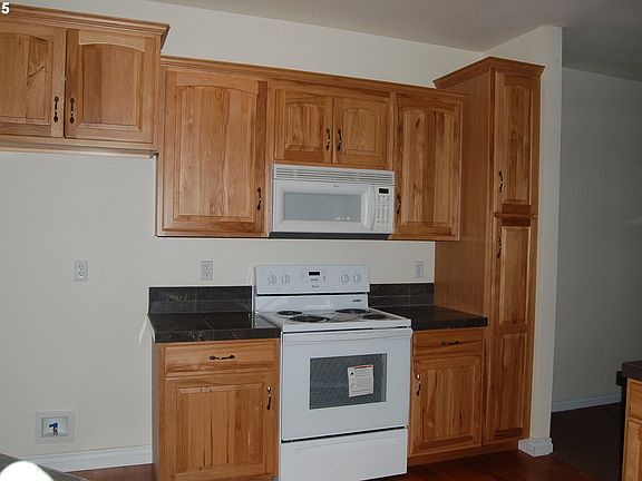 5th image of 166 NW Mellor Loop