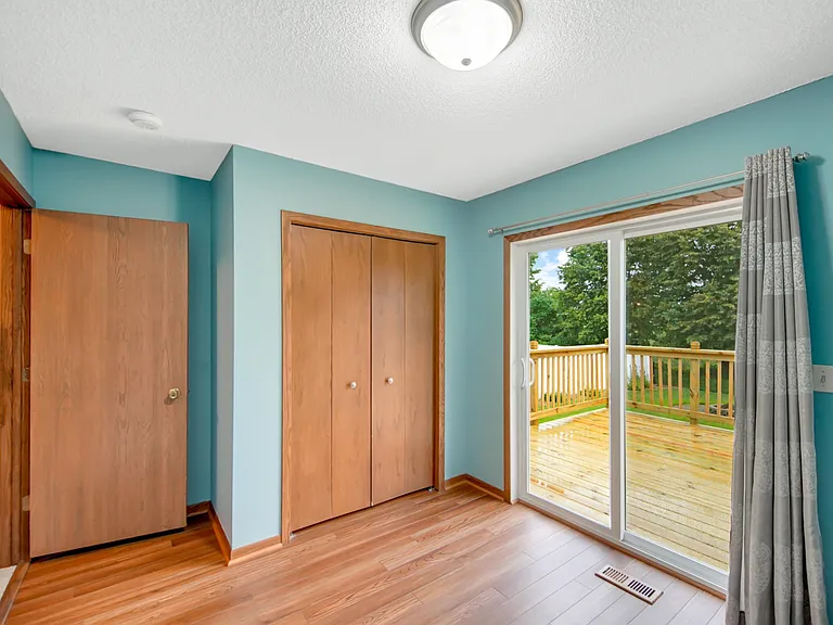 Bedroom 2 (mail level)