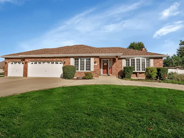 1215 Hunter Dr, Shorewood, IL 60404