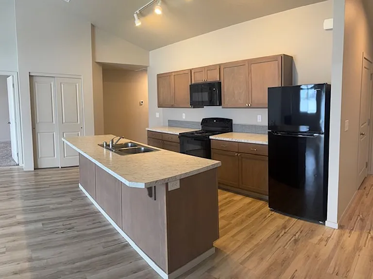 510-512 S Moen St — Photo 2