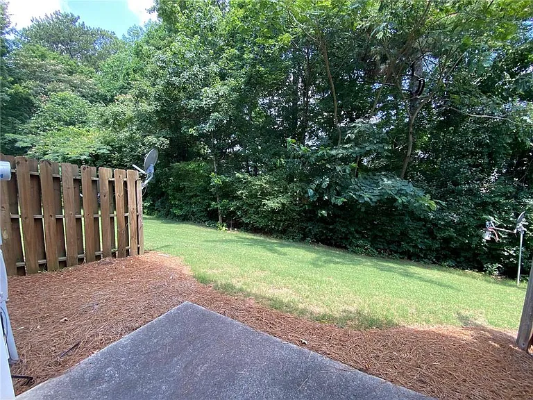 677 Kenridge Dr — Photo 32