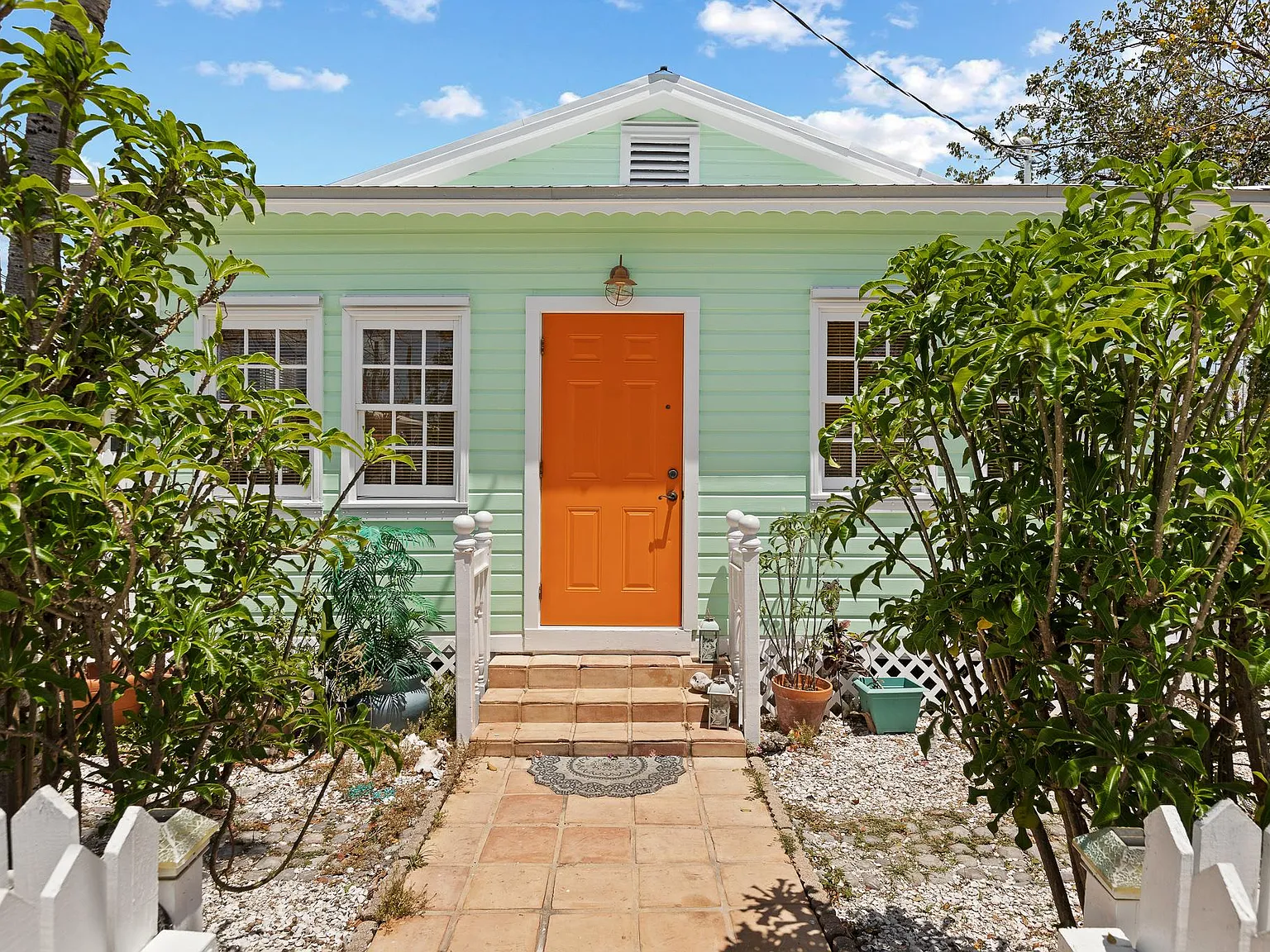 2 bed, 1000 sqft, $6,000 — Photo 1