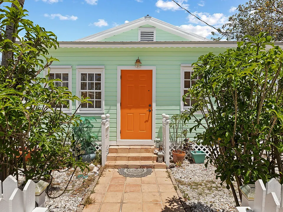 1219A William St