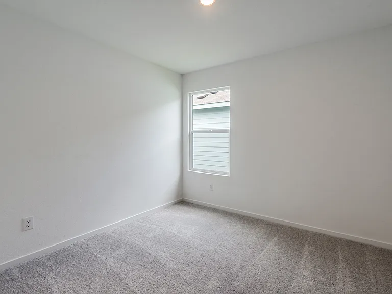 538 Montclair Ave — Photo 9