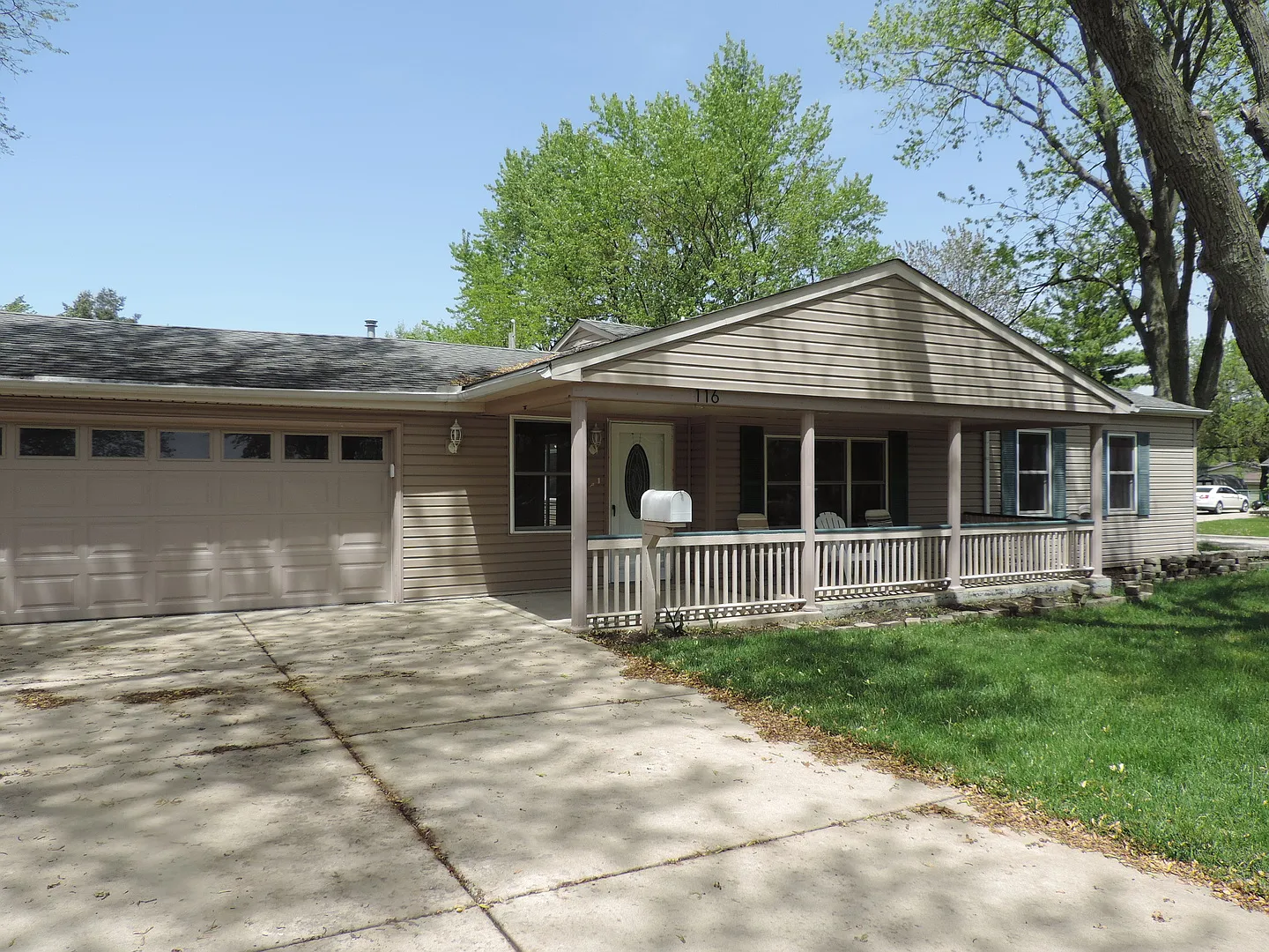 116 E Chestnut Dr photo 1