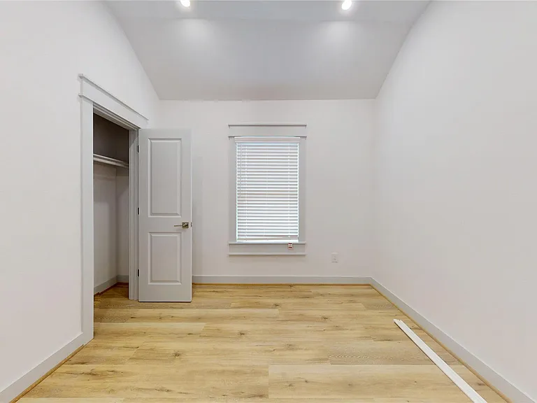 4305 Rogers St — Photo 26