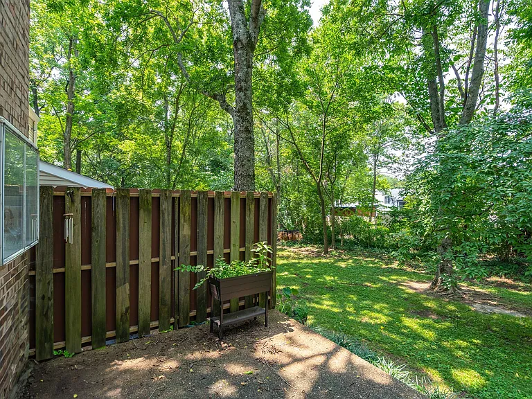 114 Brattlesboro Dr — Photo 29