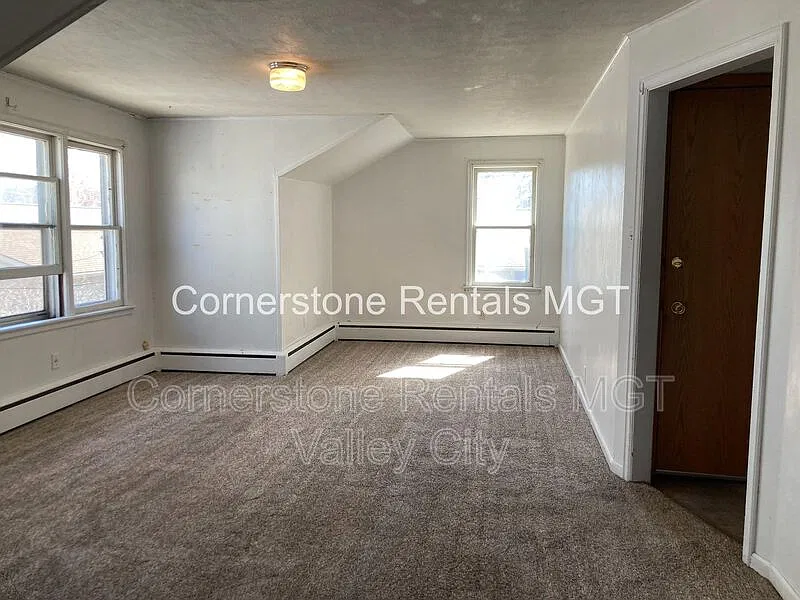 2 bed, 1.0 bath, $795 — Photo 2