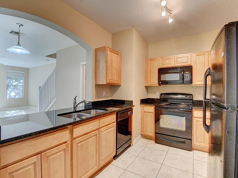 113 Hemingway Ct — Photo 4