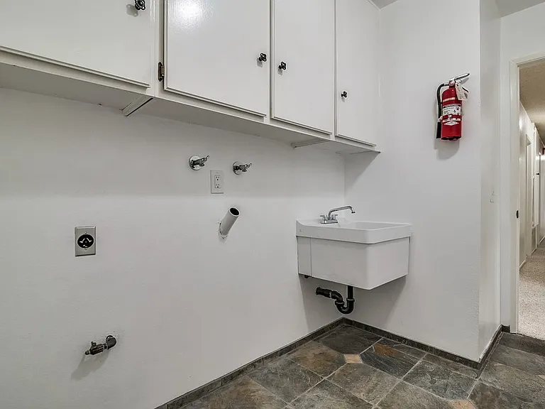 929 Darlene Ct — Photo 43