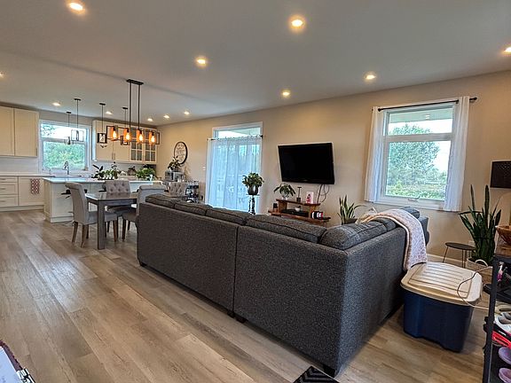 5th image of 1776 Calypso St