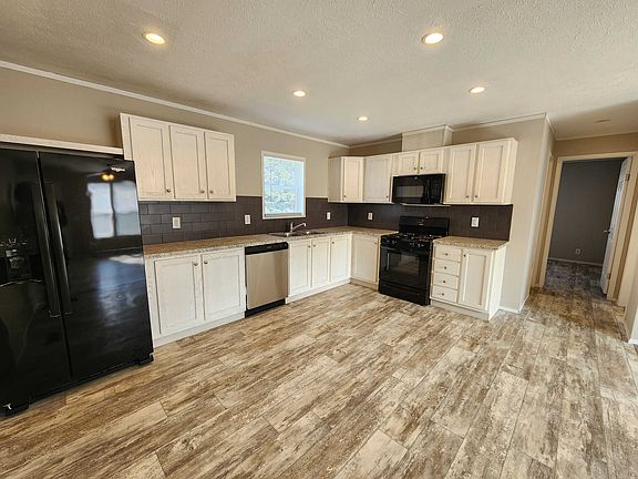 3rd image of 4359 Dogwood Blvd #578