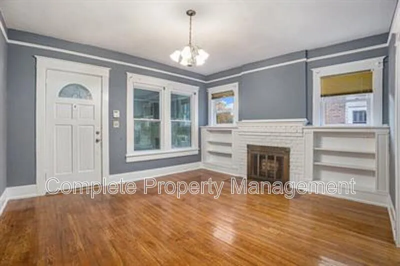 3 bed, 1.0 bath, 1316 sqft, $1,075 — Photo 2