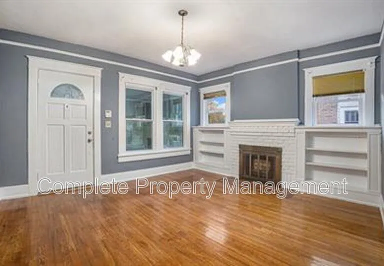 728 41st St — Photo 2