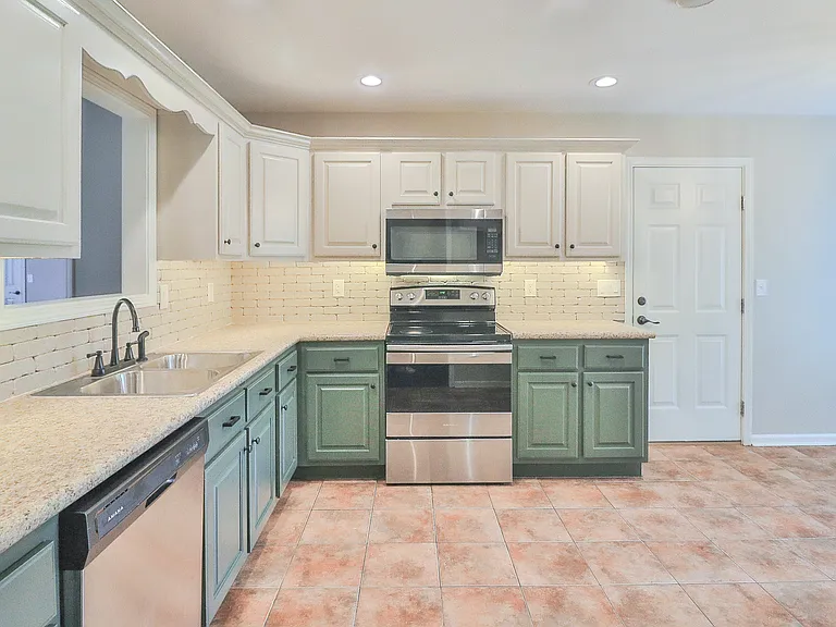 1914 Sandbrook Dr — Photo 7