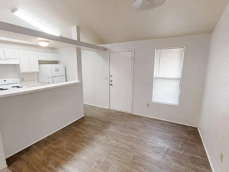 3054 Carroll Dr — Photo 6