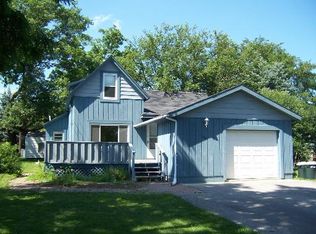 608 Ridgeland Ave, Woodstock, IL 60098