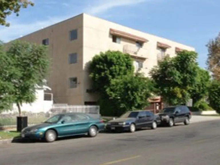 Three Gardens, 14133 Sylvan St. — Photo 3