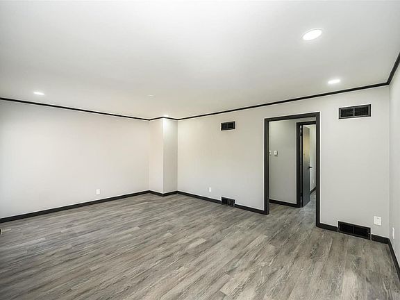 3rd image of 7020 Lakeside Hills Dr