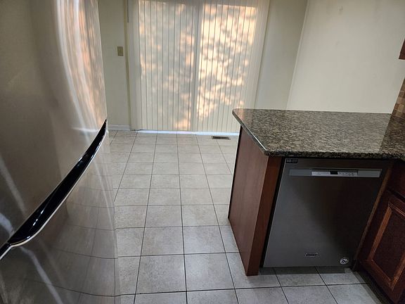 4th image of 1155 Orleans Dr