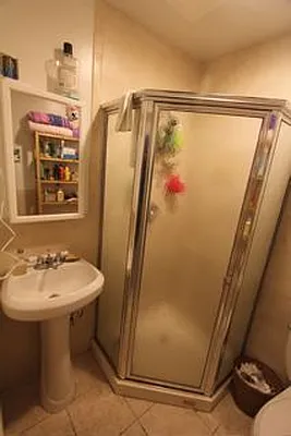 Rented by Robyn Lee, LREB | media 9