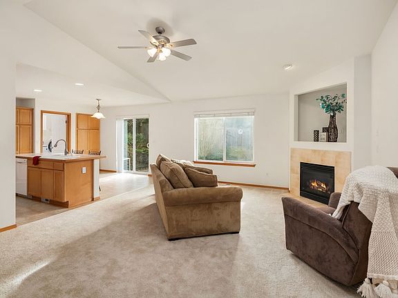 3rd image of 5910 46th St NE