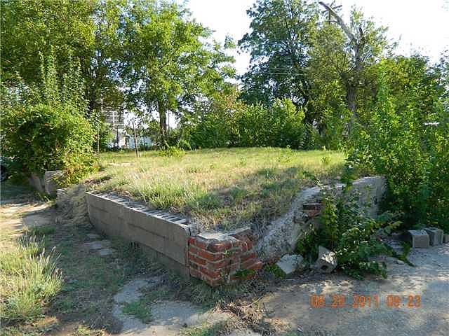 2nd image of 1008 N Francis Ave