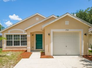 752 Cape Cod Cir, Valrico, FL 33594