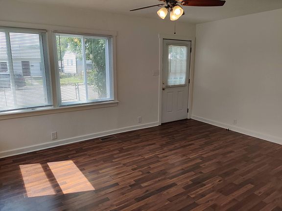 3rd image of 559 Leeds Ave