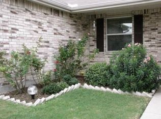 2020 Kalgary Ln, Grand Prairie, TX 75052