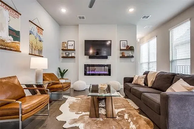 4211 Curtiss Dr — Photo 3