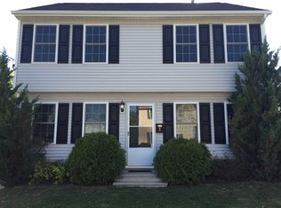 7 Vanstone Ave, Warwick, RI 02889