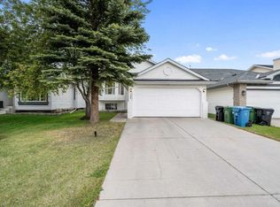 358 E Hawkstone Dr NW, Calgary, AB T3G 3T7