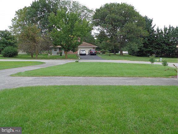 4th image of 428 Martina Dr