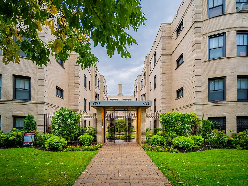 4742-48 S. Woodlawn Ave