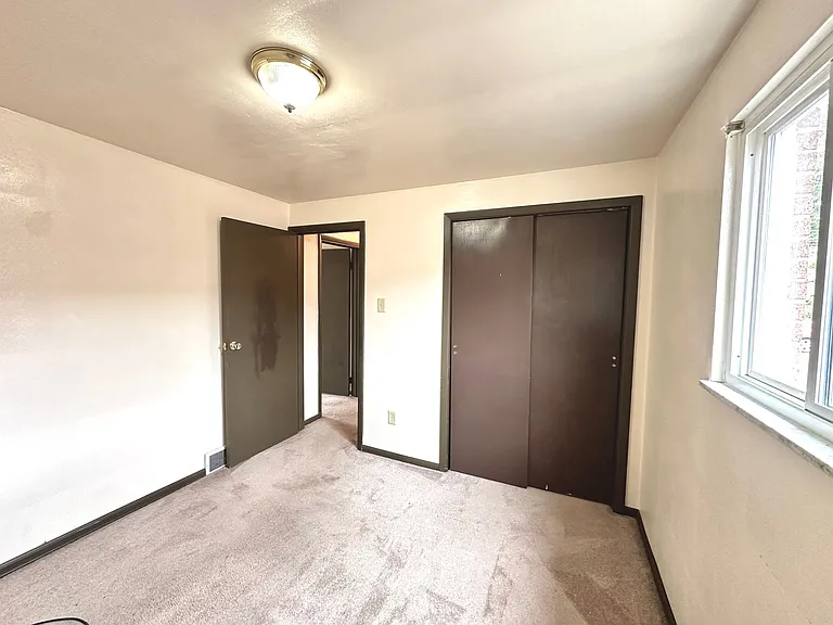 402 Brierly Ln — Photo 10