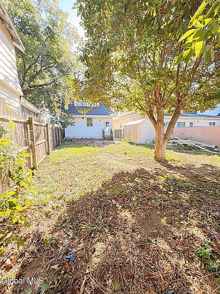 4th image of 2513 Barton Avenue