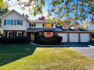 4 Highgate Ct, St Charles, IL 60174