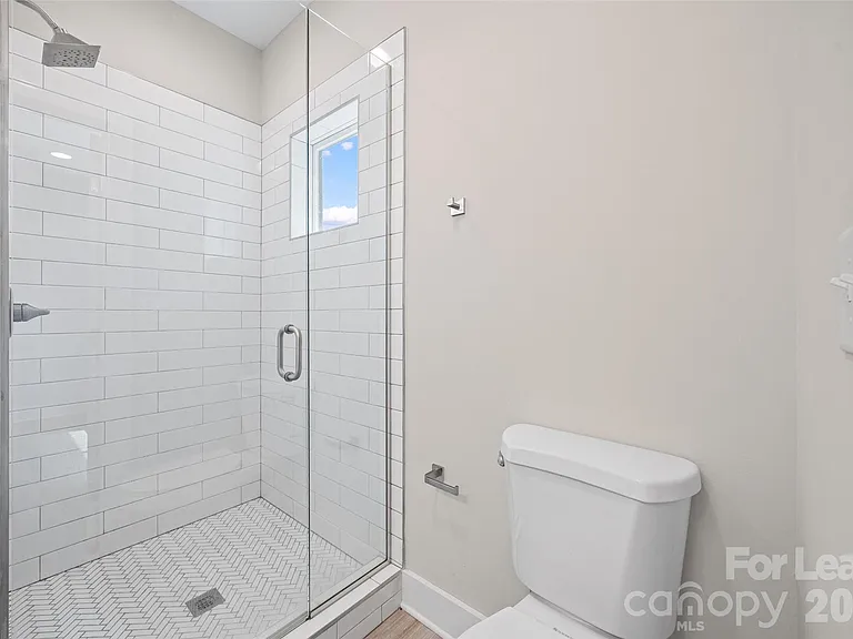 840 E 18th St #B — Photo 17