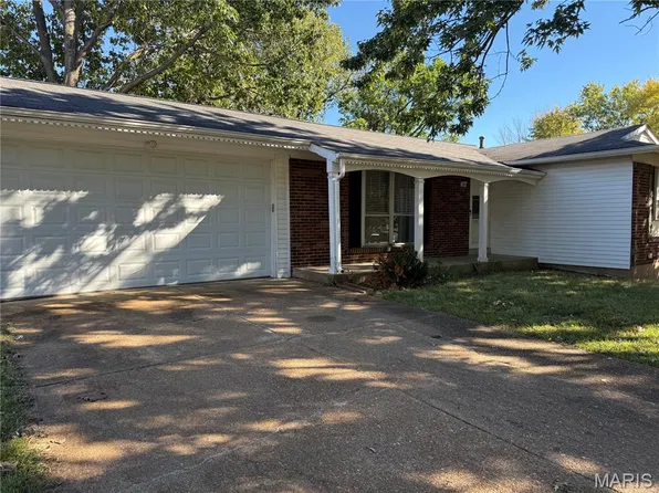 12200 McKelvey Rd, Maryland Heights, MO 63043