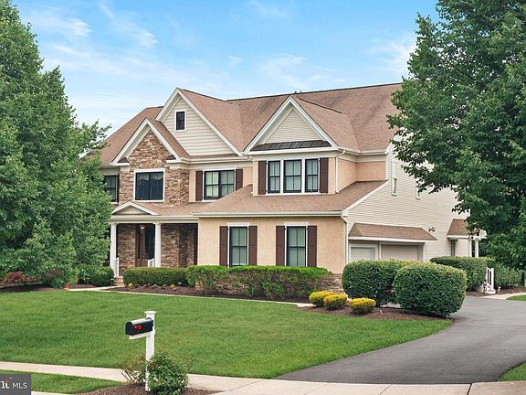 2nd image of 4 Copperleaf Ct