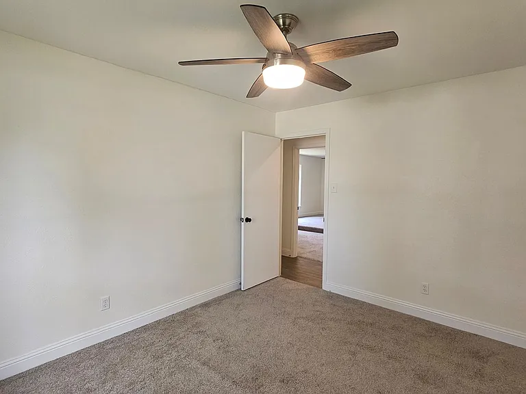1619 Glenhill Ln — Photo 25