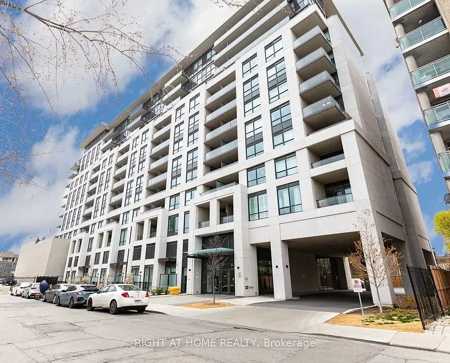 8 Trent Ave #302