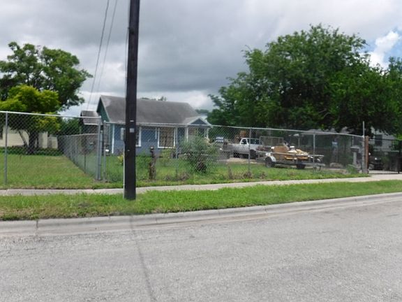 3rd image of 241 Mohawk St